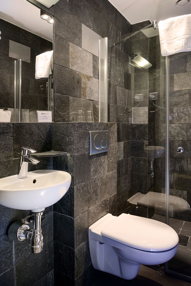 Rex Hotel - Private bathroom