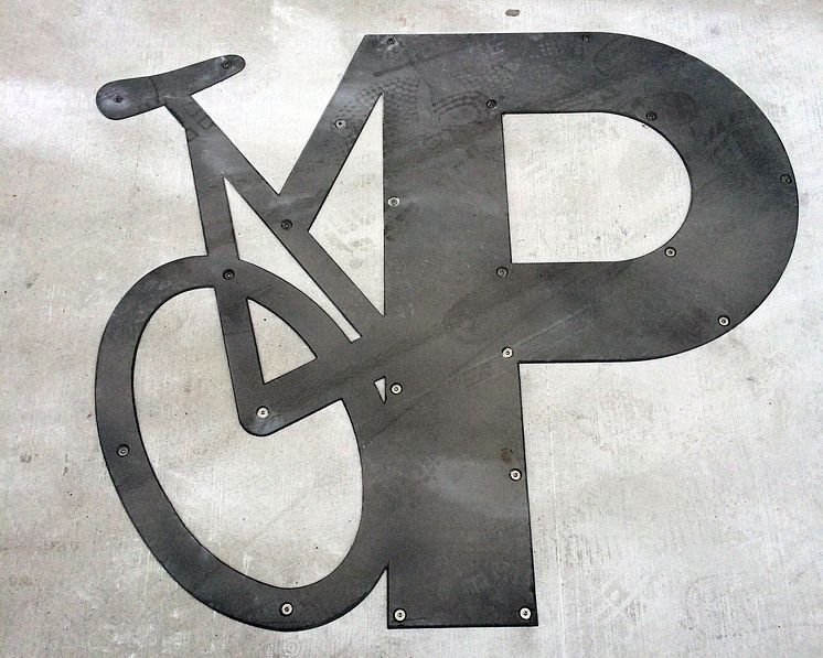 Ny cykelparkeringssymbol på gågatan i Umeå