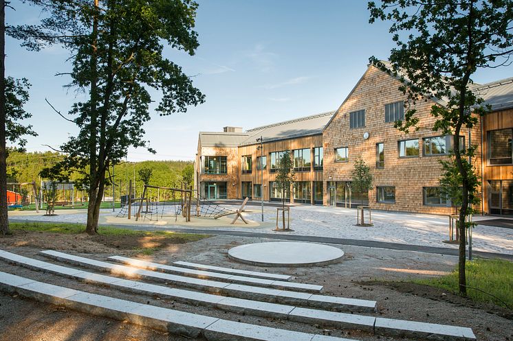 Backaskolan nära Landvetter Södra, är en attraktiv skola byggd i hållbara material. Foto Emmy Jonsson