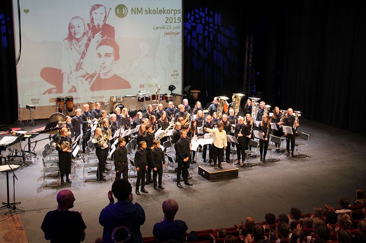 skjold skoles musikkorps på scenen 2019