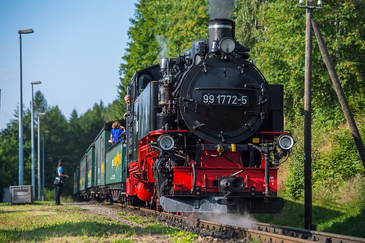 Fichtelbergbahn_Cranzahl_Oberwiesenthal_Familie_Foto TVE_GeorgUlrichDostmann102.jpg