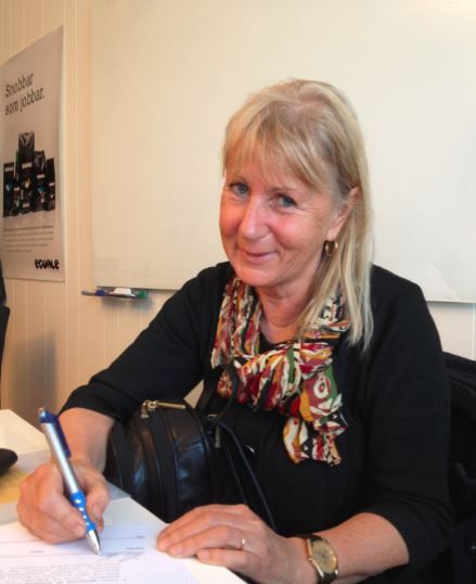 Kia Andreasson, kommunalråd i Göteborg skriver under uppropet Fair Trade beyond 2015