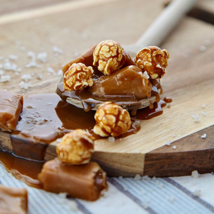 Popcorn-Caramel-salt-zoom-Lifestyle-TwinPop-snacks-Beriksson.jpg