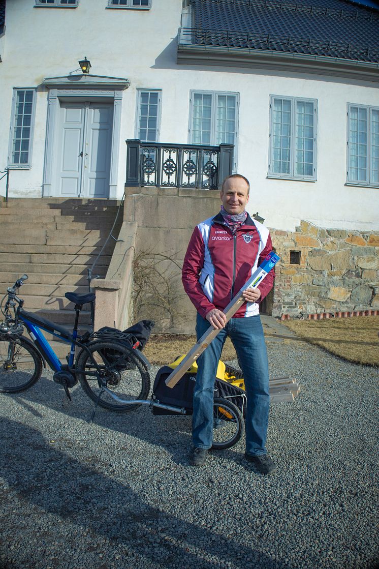 Nils Bergan fra stolpejakten foran Oslo ladegård.