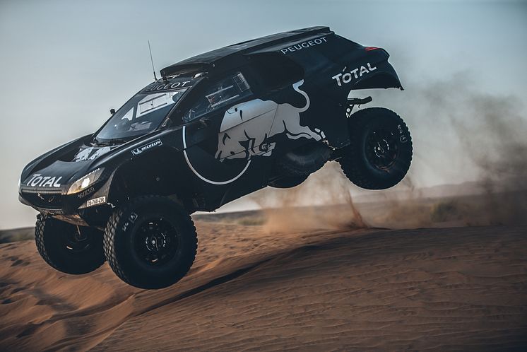 Sebastian Loeb kör Peugeot 2008 DKR i Dakarrally 2016