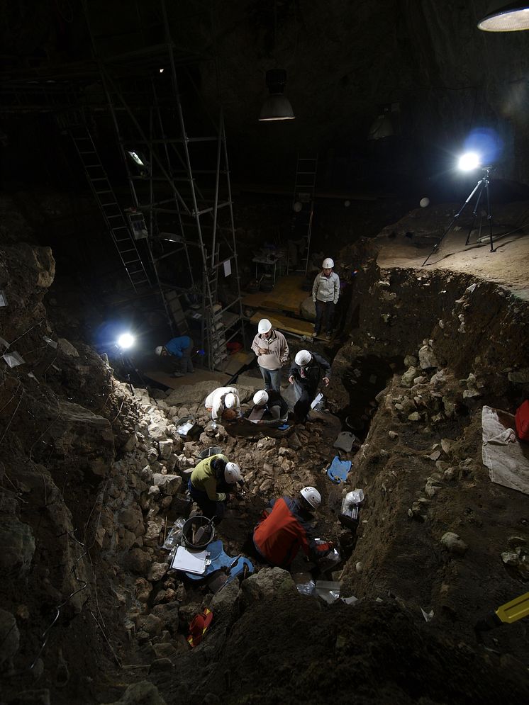 Excavation of Neolithic human remains at the Portalon cave