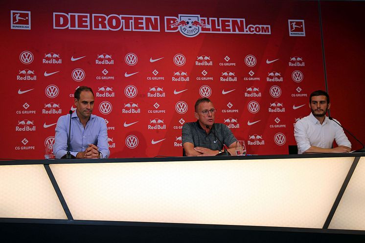 Beim Pressegespräch, v.l. Oliver Mintzlaff, Ralf Rangnick und Benjamin Ippoliti