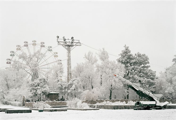 Hrair Sarkissian, In Between, 2006