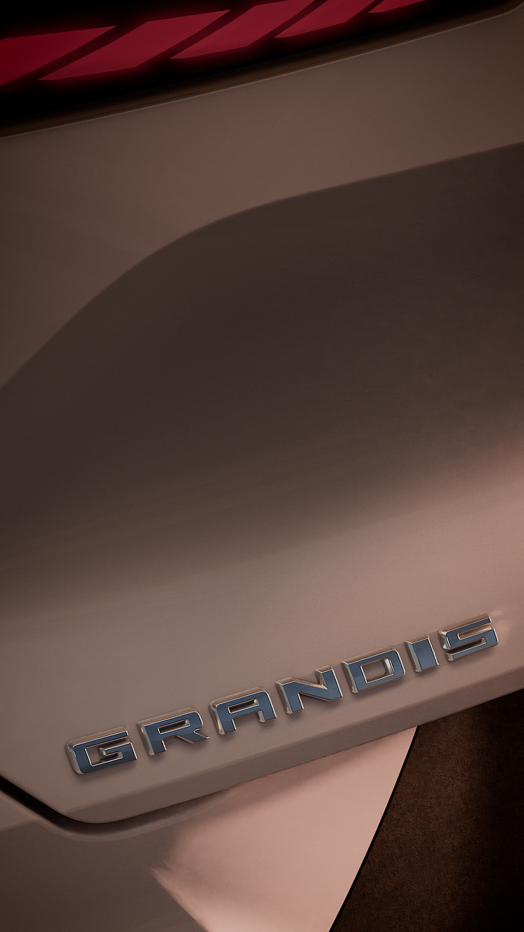New_Mitsubishi_Grandis_Teaser_003.png