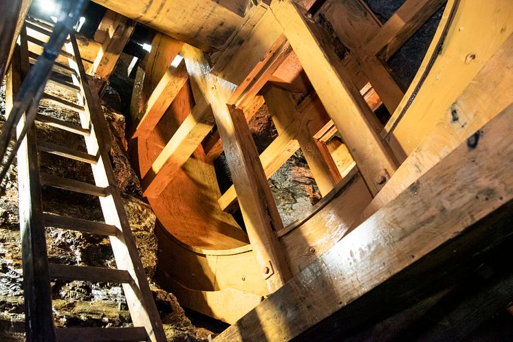 Das Wasserrad der Ehrenfriedersdorfer Radpumpe im Besucherbergwerk Zinngrube Ehrenfriedersdorf 