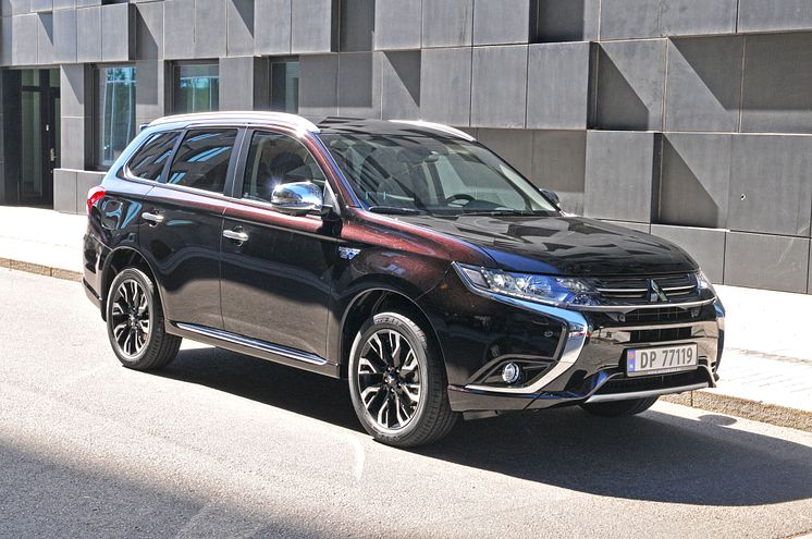 Mitsubishi Outlander Plug-in Hybrid EV 2016