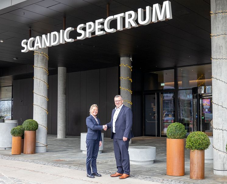 Finn Mikkelsen Projektchef Renz og Kirsten Grindsted direktør Scandic Spectrum_01