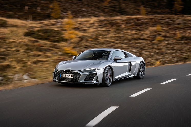 Audi R8 V10 RWD (Florettsølv)