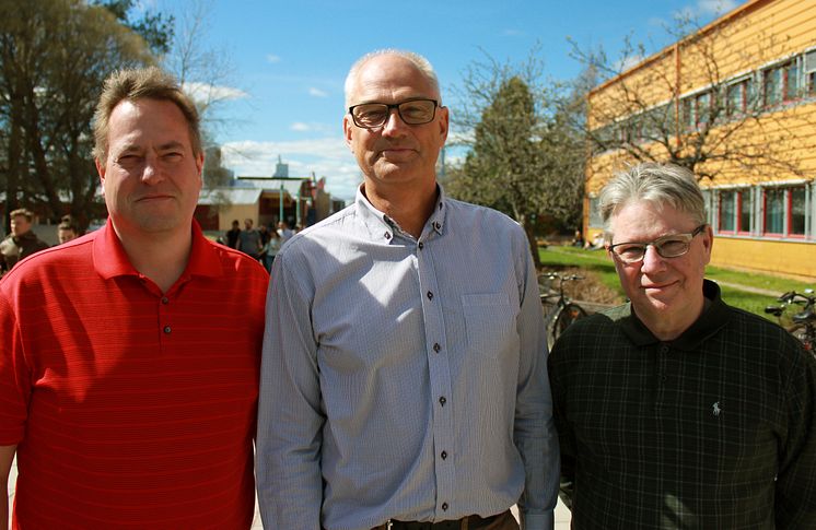 Kåre Synnes, professor i distribuerade datorsystem, Lars Stehn, professor i träbyggnad och Thomas Olofsson, professor i byggproduktion vid Luleå tekniska universitet