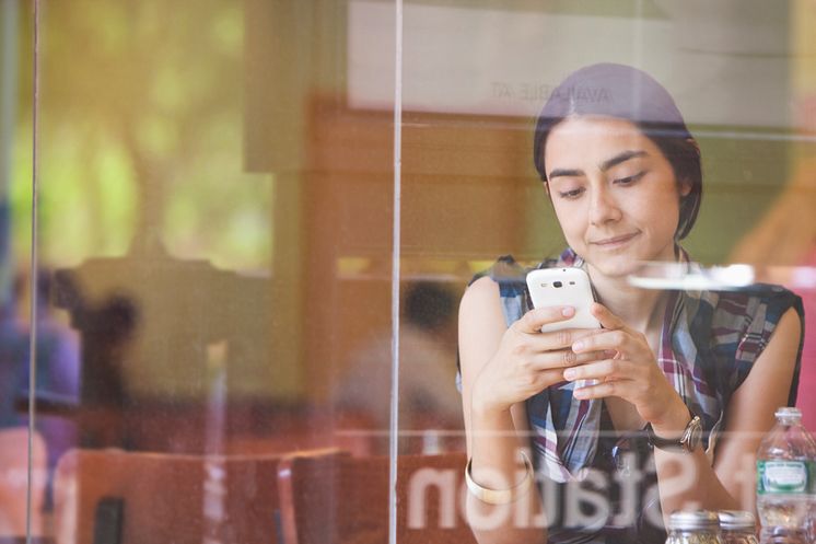 home-woman-cafe-phone_GettyImages_514412607.jpg