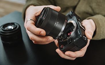 Product_Ambient_Rick_Attaching_Lens_3155_365x228.jpg