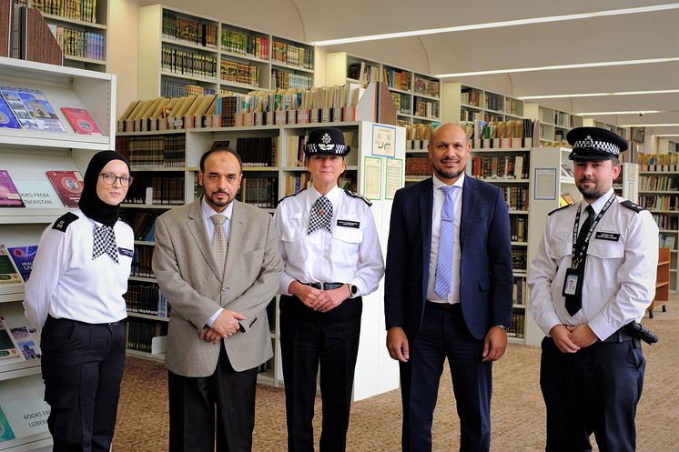Deputy Commissioner Dame Lynne Owens at a visit to the London Central Mosque with Dr Ahmad Al-Dubayan and other officers