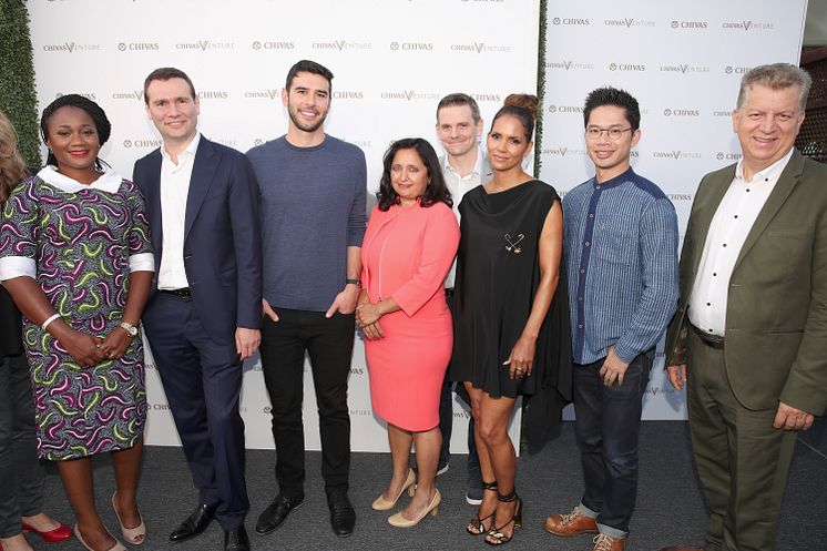 Die prominent besetzte Jury und die fünf Finalisten beim internationalen Wettbewerb von Chivas The Venture in Los Angeles