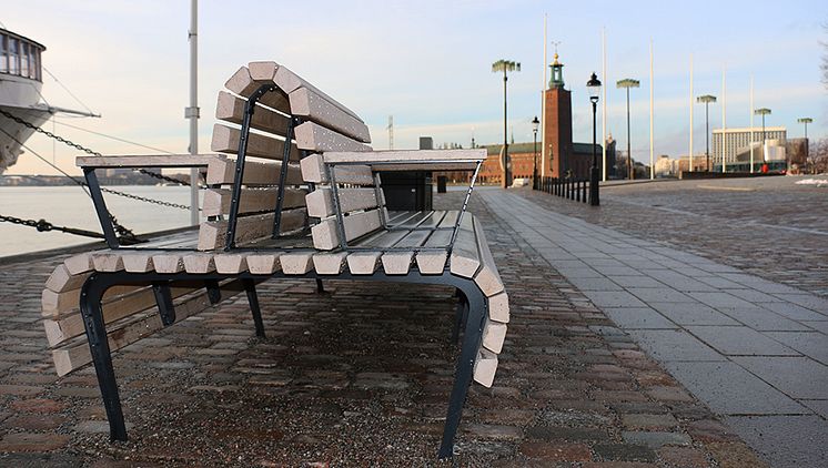 Riddarholmen bänk, design Andersson & Jönsson för Nola. 