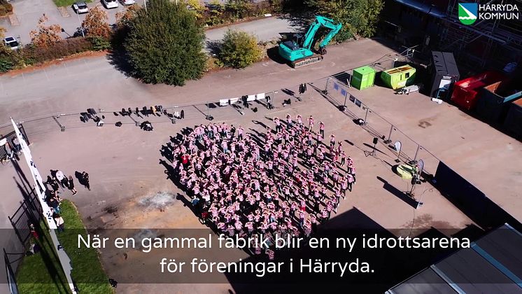 Flashmob inledde byggstarten av Wallenstam arena i Mölnlycke