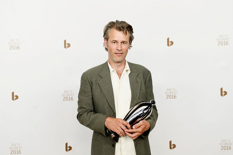Årets Instruktør 2016 går til Rolf Heim for sin iscenesættelse af ’Hvem har Æren’ på Odense Teater og dukketeaterforestillingen ’Arne går under’ på Bådteateret.