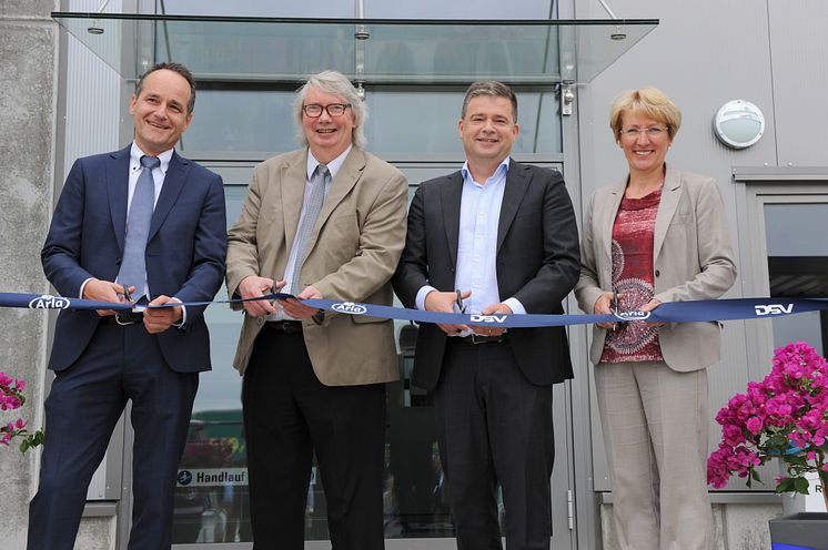 Feierliche Eröffnung: Bas Peters (Geschäftsführer DSV Solutions), Reinhard Riepshoff (Bürgermeister Heidenau), Michiel de Jonge, Anette Randt (Stellvertretende Landrätin des Landkreises Harburg).