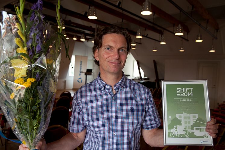 Anders Roth, milljöchef på trafikkontoret tar emot Göteborgs pris  - SHIFT2014