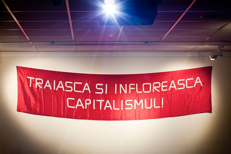 There Is No Alternative. Pressbild: Mona Vatamanu & Florin Tudor, "Long Live and Thrieve Capitalism!", 2007