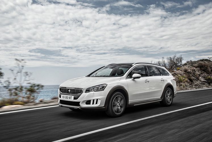 Sverigepremiär för sportigt eleganta Peugeot 508 RXH