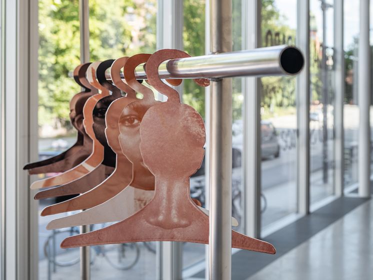 Frida Orupabo, installationsvy On Lies, Secrets and Silence, Bonniers Konsthall, 2024.