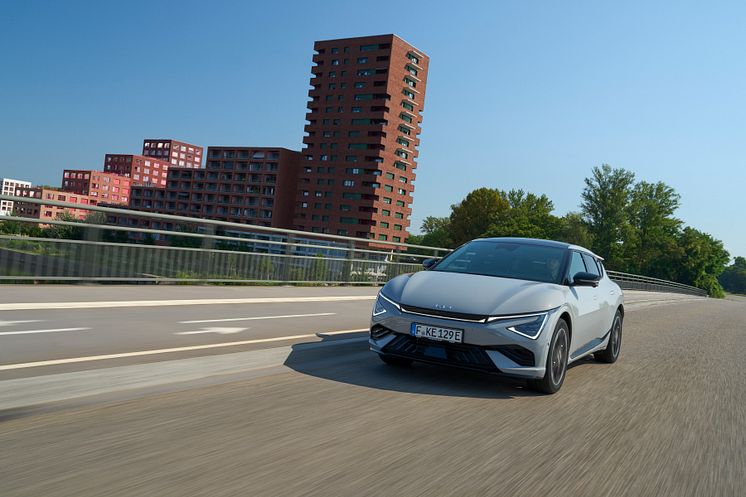 kia-all-new-ev6-gtline-my25-wolf-grey-outdoor-dynamic-print-3600x2400-008.jpg