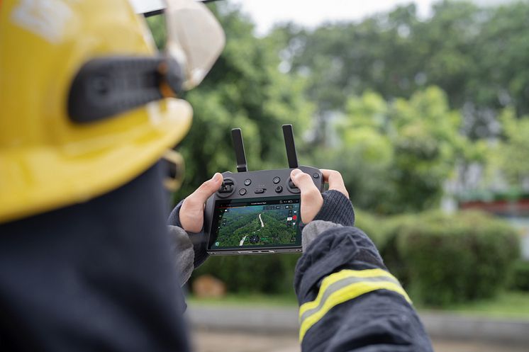 Firefighter using Mavic 3 Enterprise