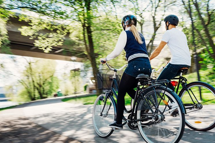 THEME_PEOPLE_COUPLE_MAN_WOMAN_BICYCLE_RIDING_GettyImages-590303219_Universal_Within usage period_87273