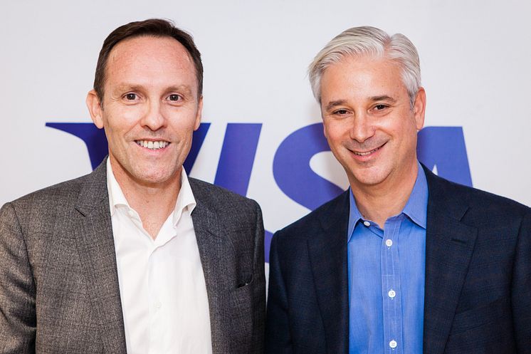 Nicolas Huss, CEO Visa Europe (links) und Charles W. Scharf, CEO Visa Inc. (rechts)