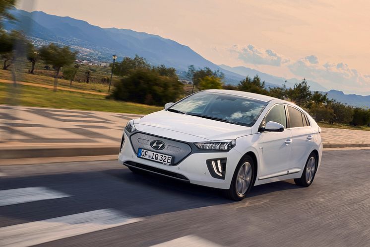 New Hyundai IONIQ Electric (1)