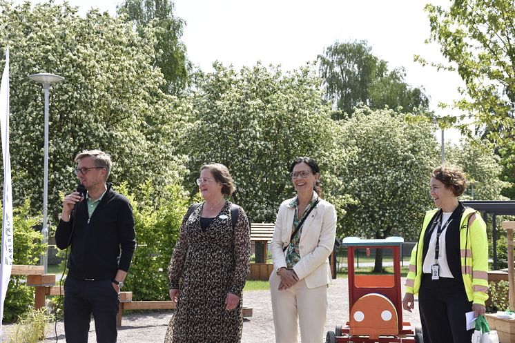 Carl-Johan Lindalen rektor Hagaborgs förskola, Lina Larhult ordförande i barn- och ungdomsnämnden, Carin Skarman VD Karlstads Bostads AB samt Emilia Carlman, avdelningschef NCC