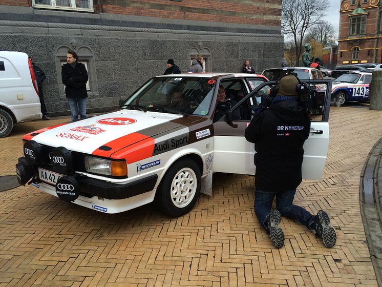 Team Audi 80 giver interview til DR Nyhederne lige inden starten i København