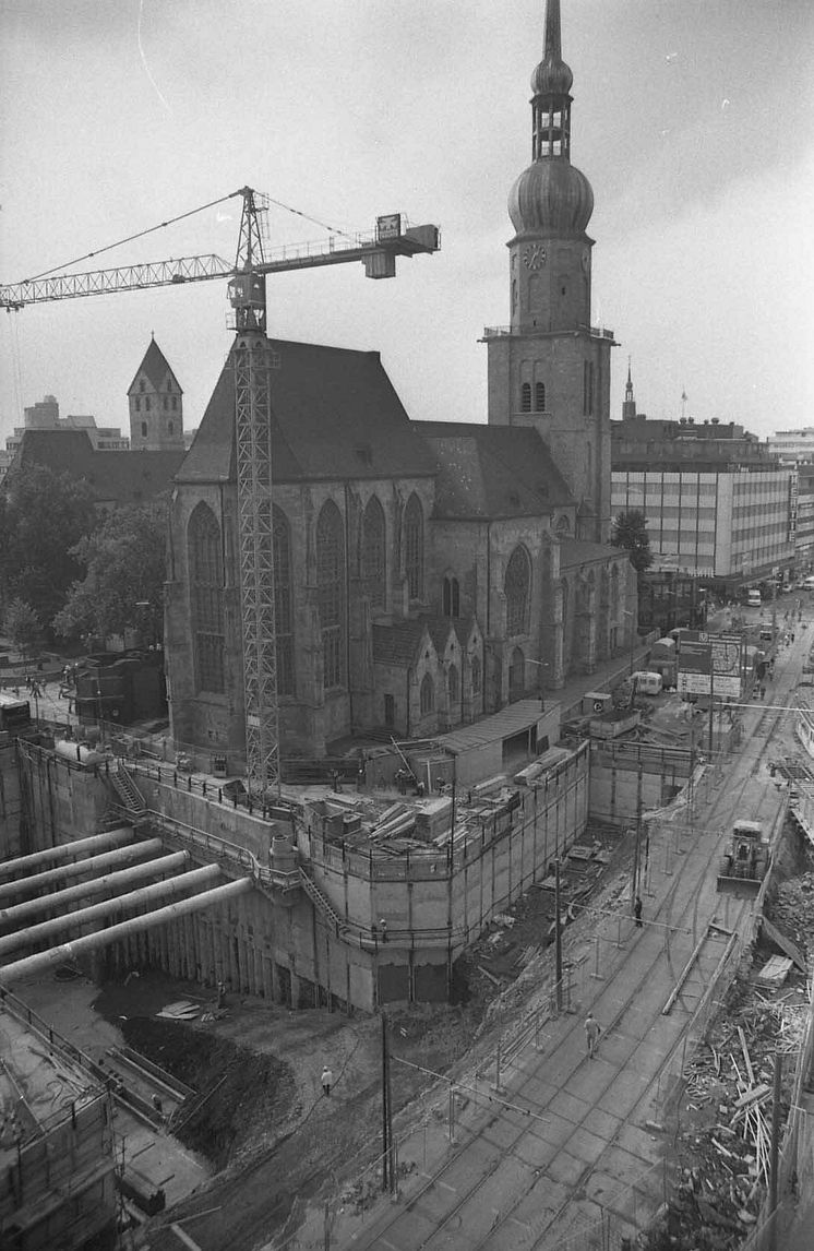 Bild 6_Stadtbahn      Reinoldikirche