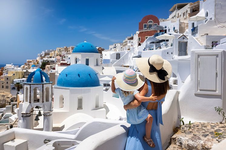 DEST_GREECE_SANTORINI_OIA_PEOPLE_KID_GIRL_WOMAN_GettyImages-1326279246_Universal_Within usage period_86773.jpg