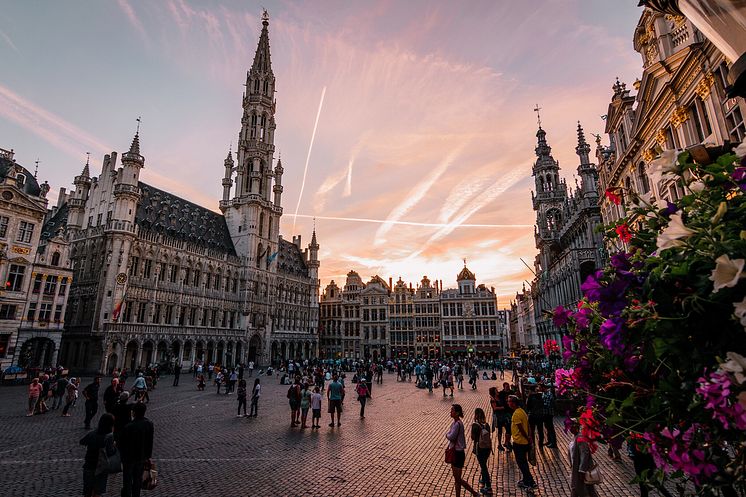 DEST_BELGIUM_BRUSSELS_GRAND_PLACE_PEOPLE_GettyImages-1137269720_Universal_Within usage period_94121