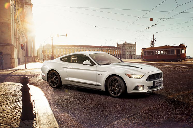 FORD_2017_Geneva_Mustang_01