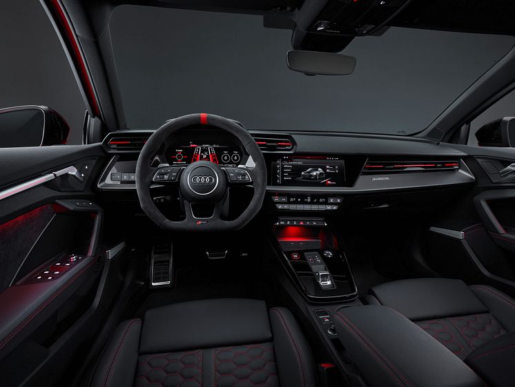 Audi RS 3 interiør med RS-designpakke i rød