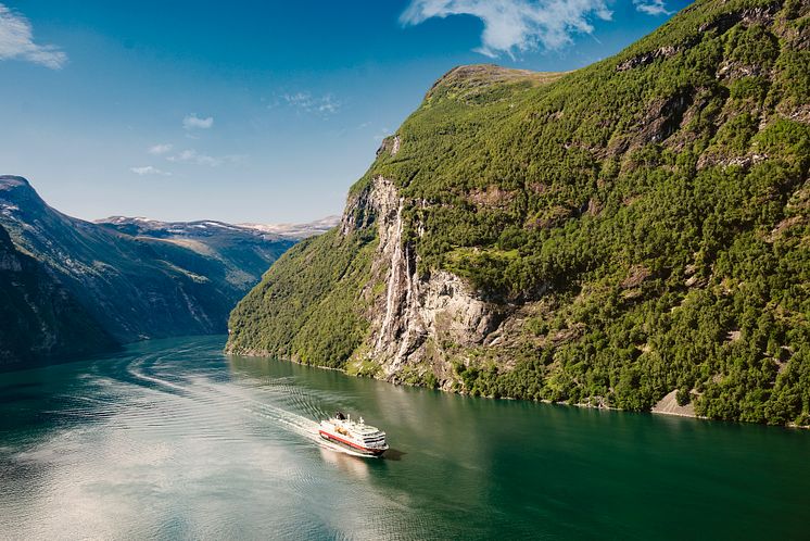 Norway_Geirangerfjord_Seven_Sister_Waterfall_Summer_HGR_163754_Photo_Agurtxane_Concellon
