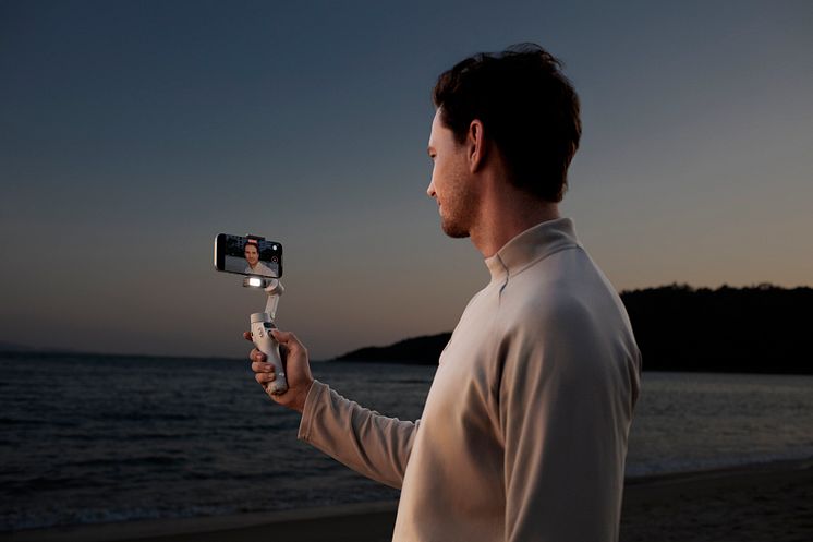 Osmo mobile 7_AI module fill light_AI.jpg