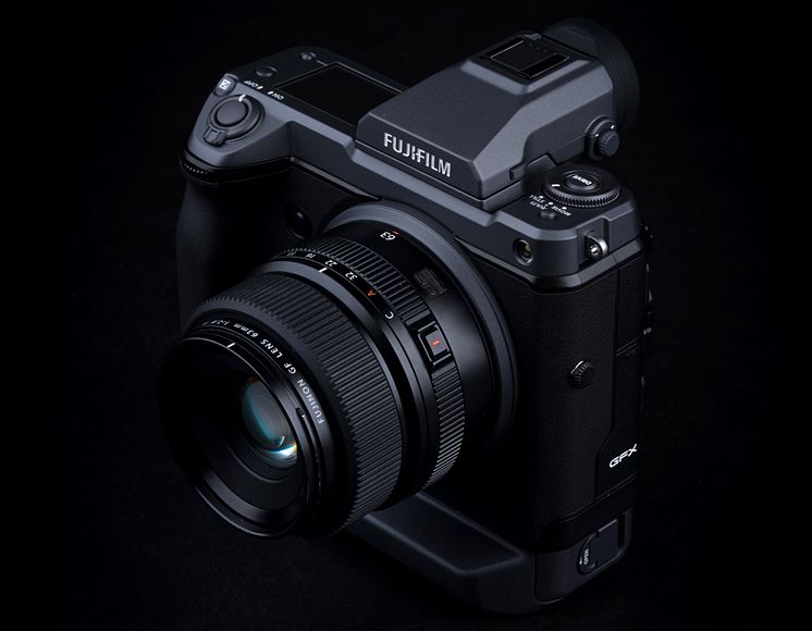 FUJIFILM GFX 100 Side high angle - Jonas Rask