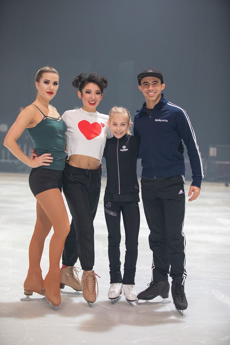 ACADEMY Talent Leony Hinz mit HOLIDAY ON ICE Skatern bei den finalen SHOWTIME Proben in Antwerpen