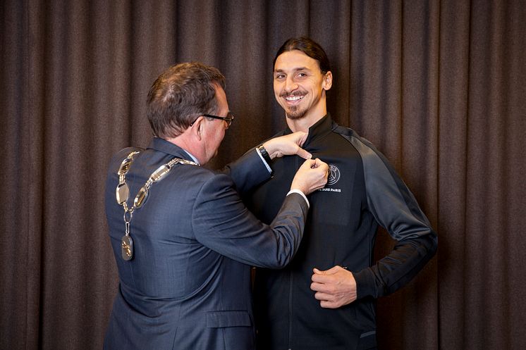 Zlatan tilldelas MALMÖ STADS HEDERSTECKEN