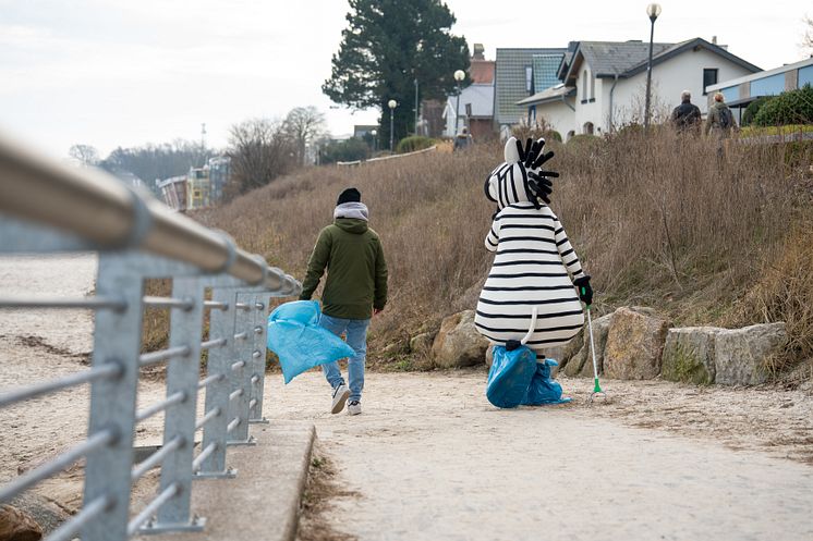250224_Beach-Cleanup (9).jpg