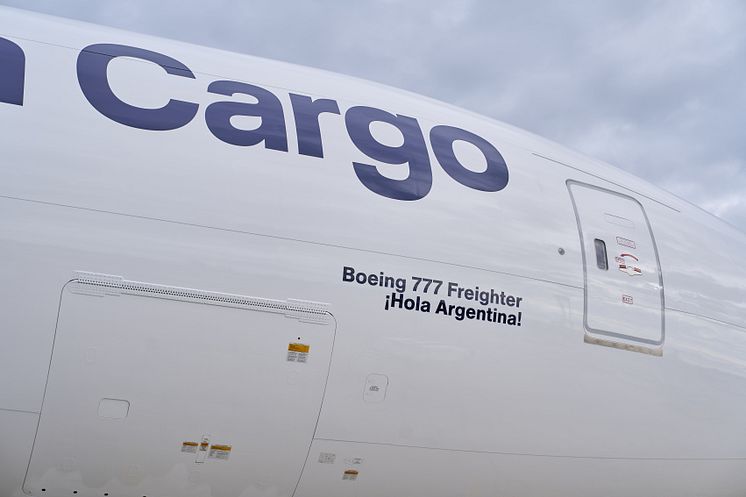 B777Cargo_DALFL_HolaArgentina.jpg