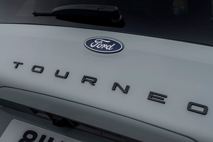 2024_FORD_E-Tourneo_Courier_03.jpg